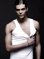 Photographe: Emel Bayram
Maquillage/Coiffure: Griphée
Modèle: Marco Kamaras@New Madison
Retouche: Murat Tatlidil